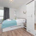 Nowa Flotylla 2-bedroom With River And Port View By Renters