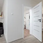 Nowa Flotylla 2-bedroom With River And Port View By Renters *