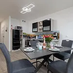 Nowa Flotylla 2-bedroom With River And Port View By Renters * Świnoujście