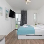 Nowa Flotylla 2-bedroom With River And Port View By Renters