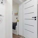 Nowa Flotylla 2-bedroom With River And Port View By Renters