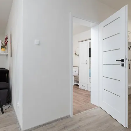 Nowa Flotylla 2-bedroom With River And Port View By Renters *