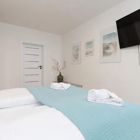 Nowa Flotylla 2-bedroom With River And Port View By Renters Lägenhet