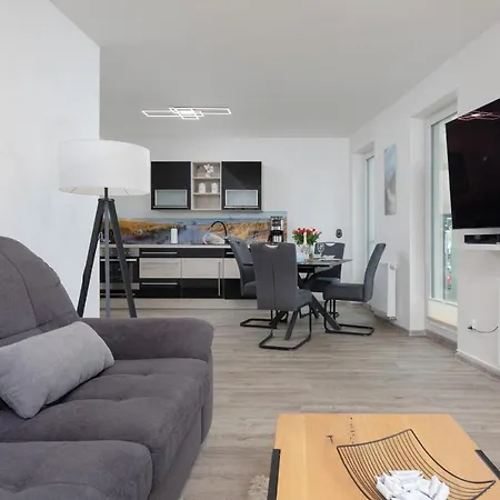Nowa Flotylla 2-bedroom With River And Port View By Renters * Świnoujście