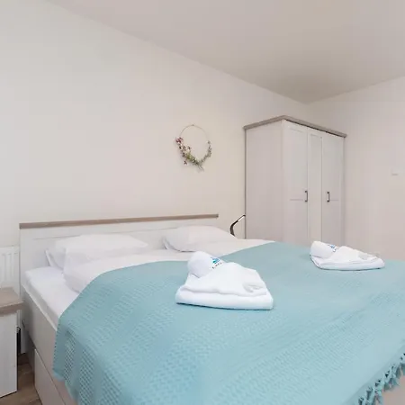 River And Port View By Renters 아파트 슈비노우이스쳬