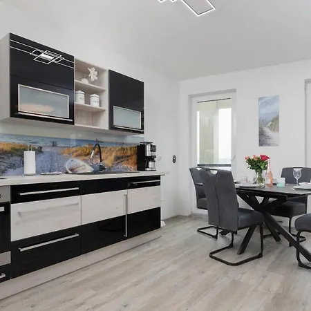Nowa Flotylla 2-bedroom With River And Port View By Renters