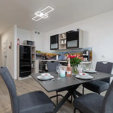 Nowa Flotylla 2-bedroom With River And Port View By Renters * Swinemünde