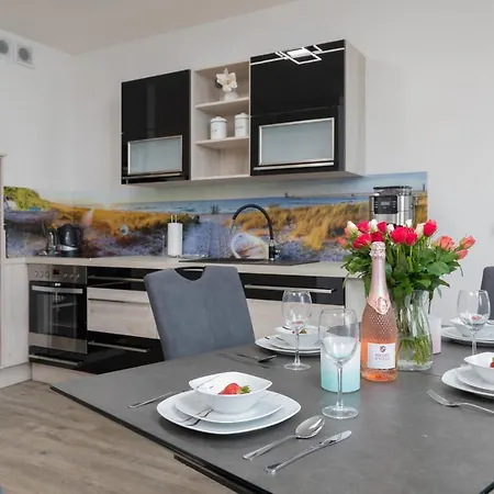 Nowa Flotylla 2-bedroom With River And Port View By Renters Świnoujście